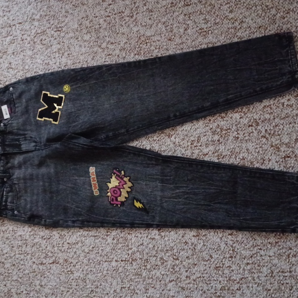 No Boundaries, Mom Jeans